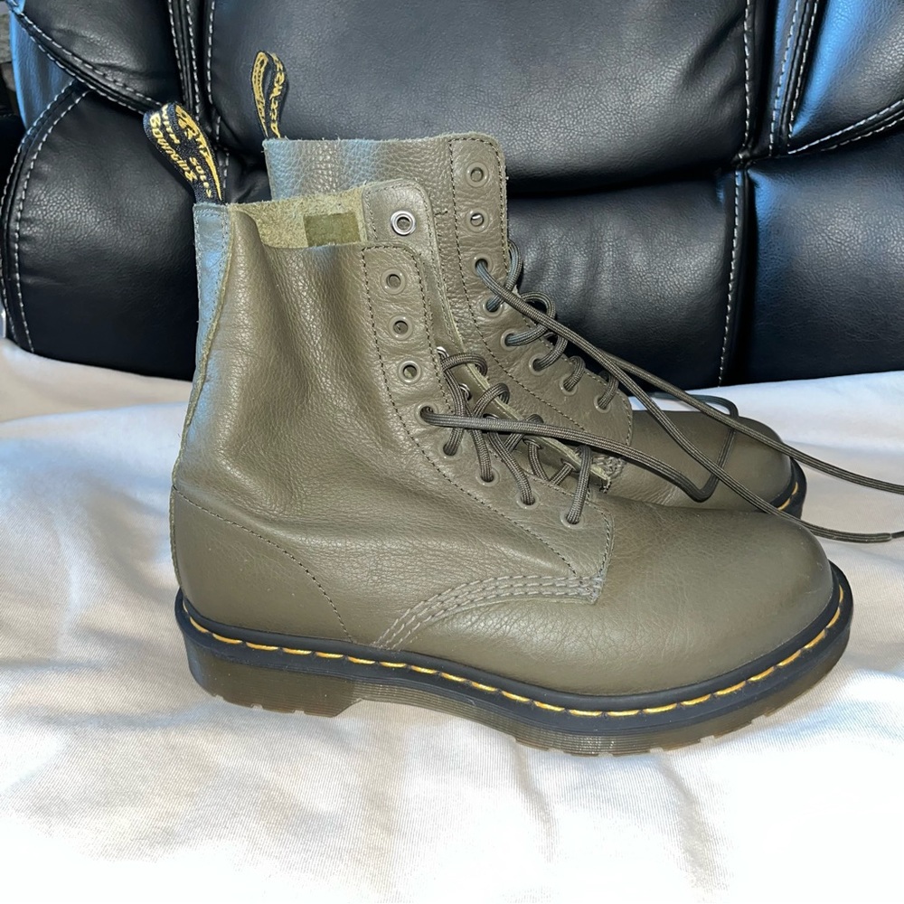Dr. Martens 1460 Pascal Virginia Leather Boots
